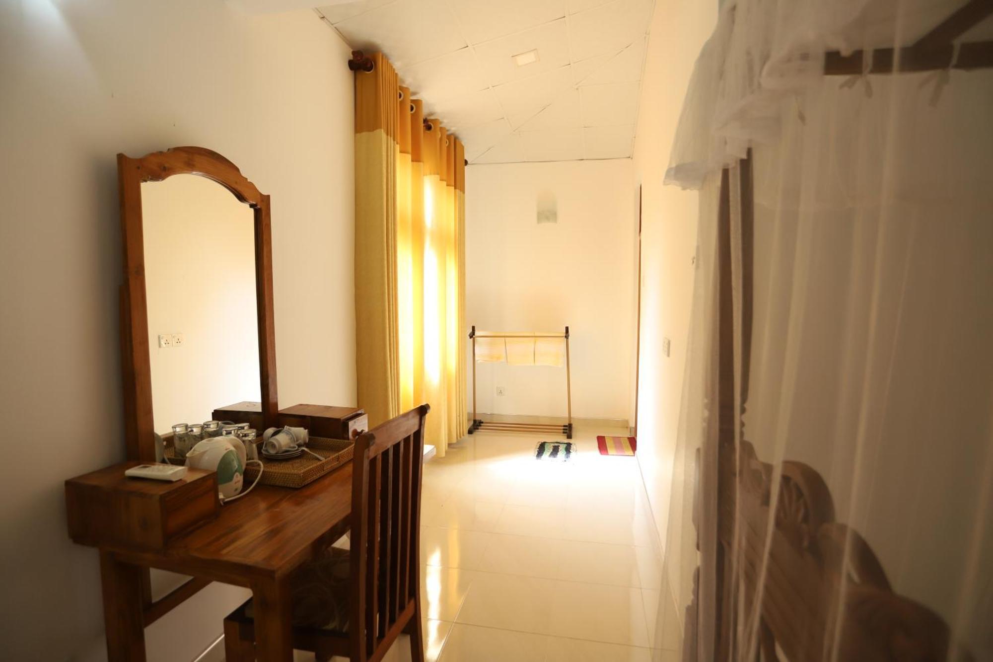 Serene Home Stay Udawalawe Exterior photo