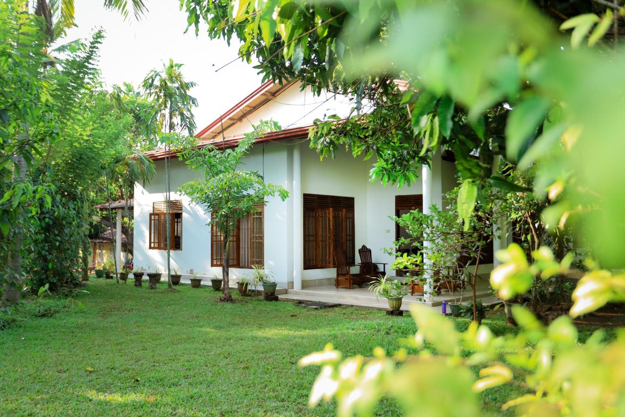 Serene Home Stay Udawalawe Exterior photo
